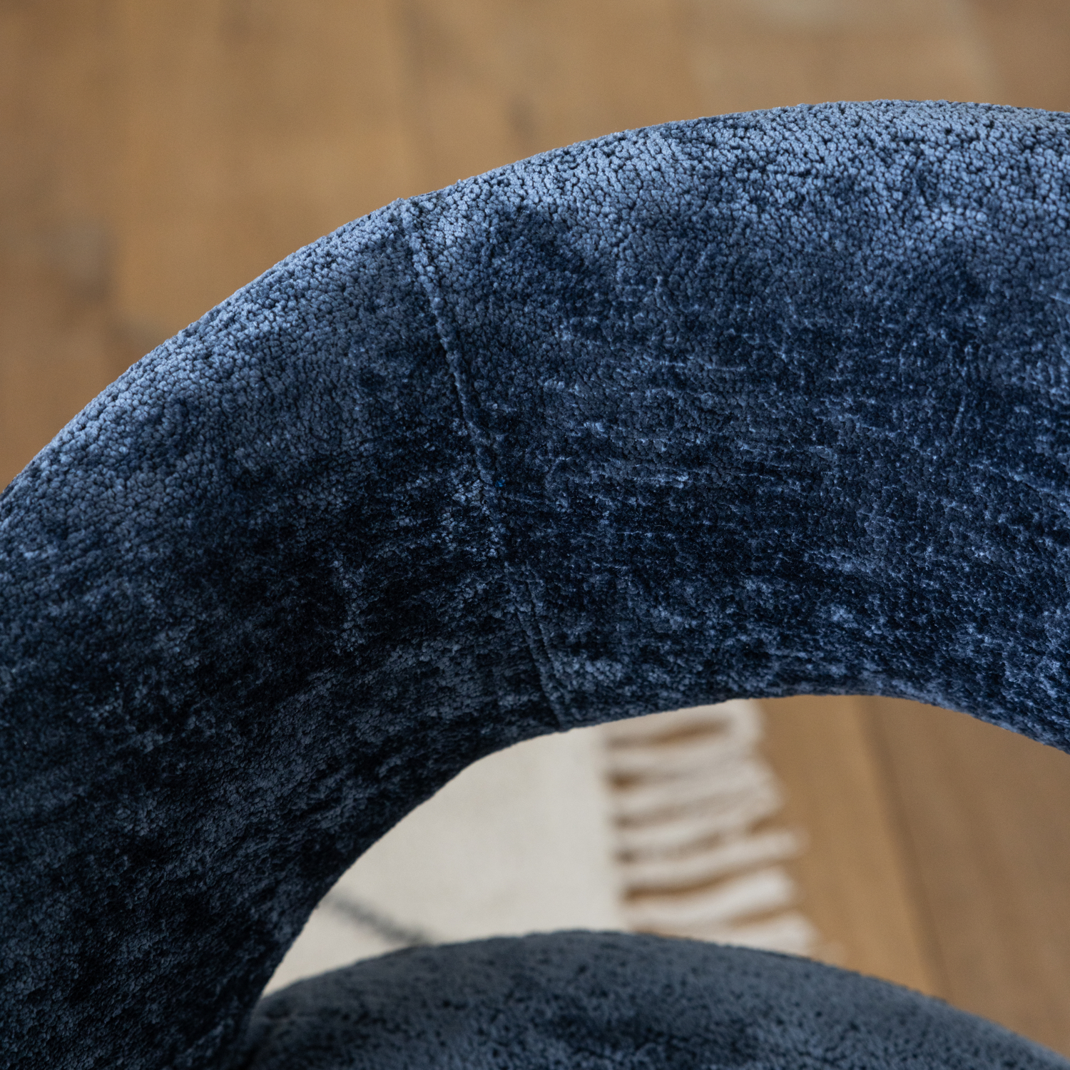 Chaise en chenille bleu foncé EHBA